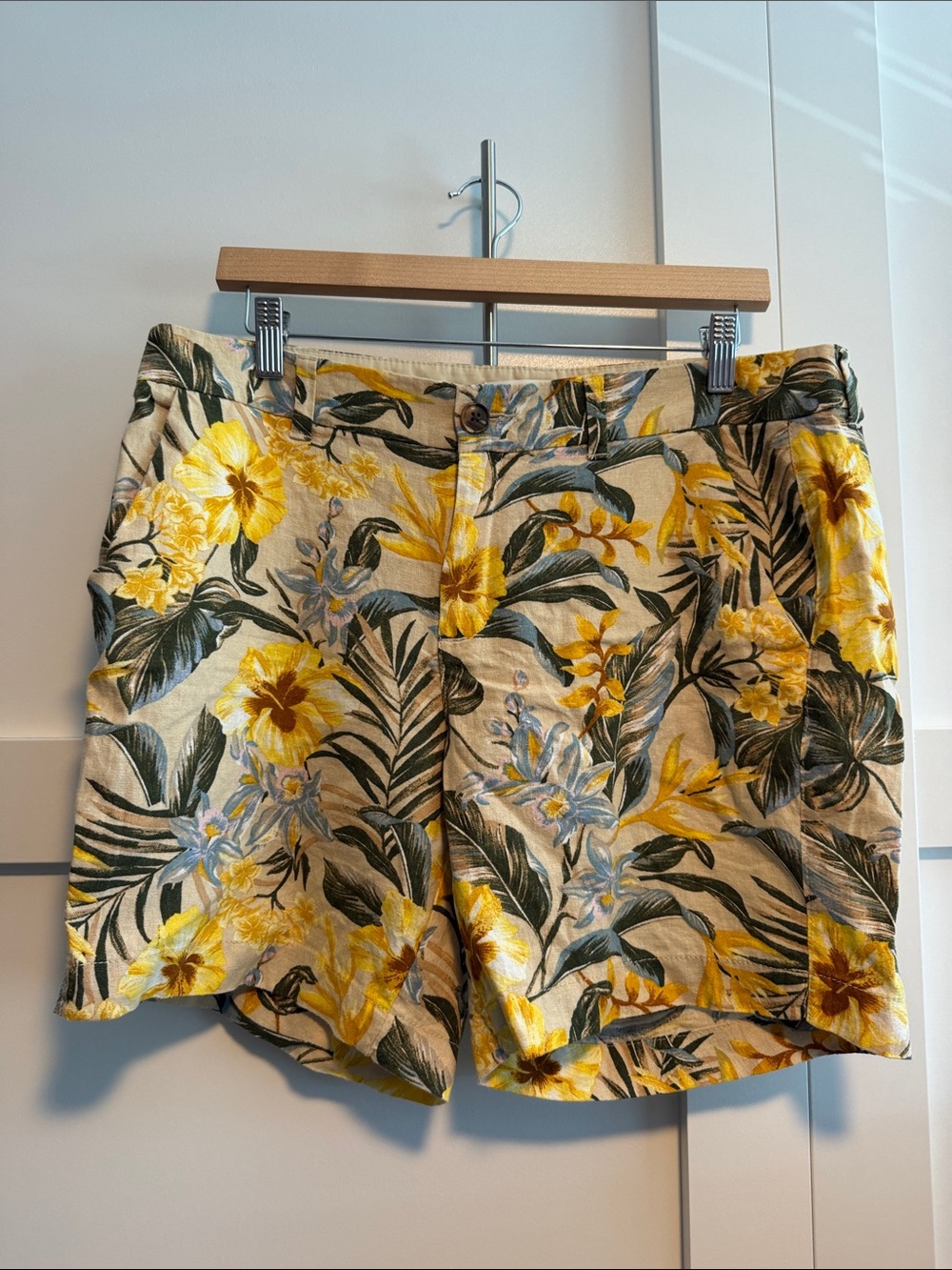 Old Navy Floral Yellow Green Linen-Blend Shorts